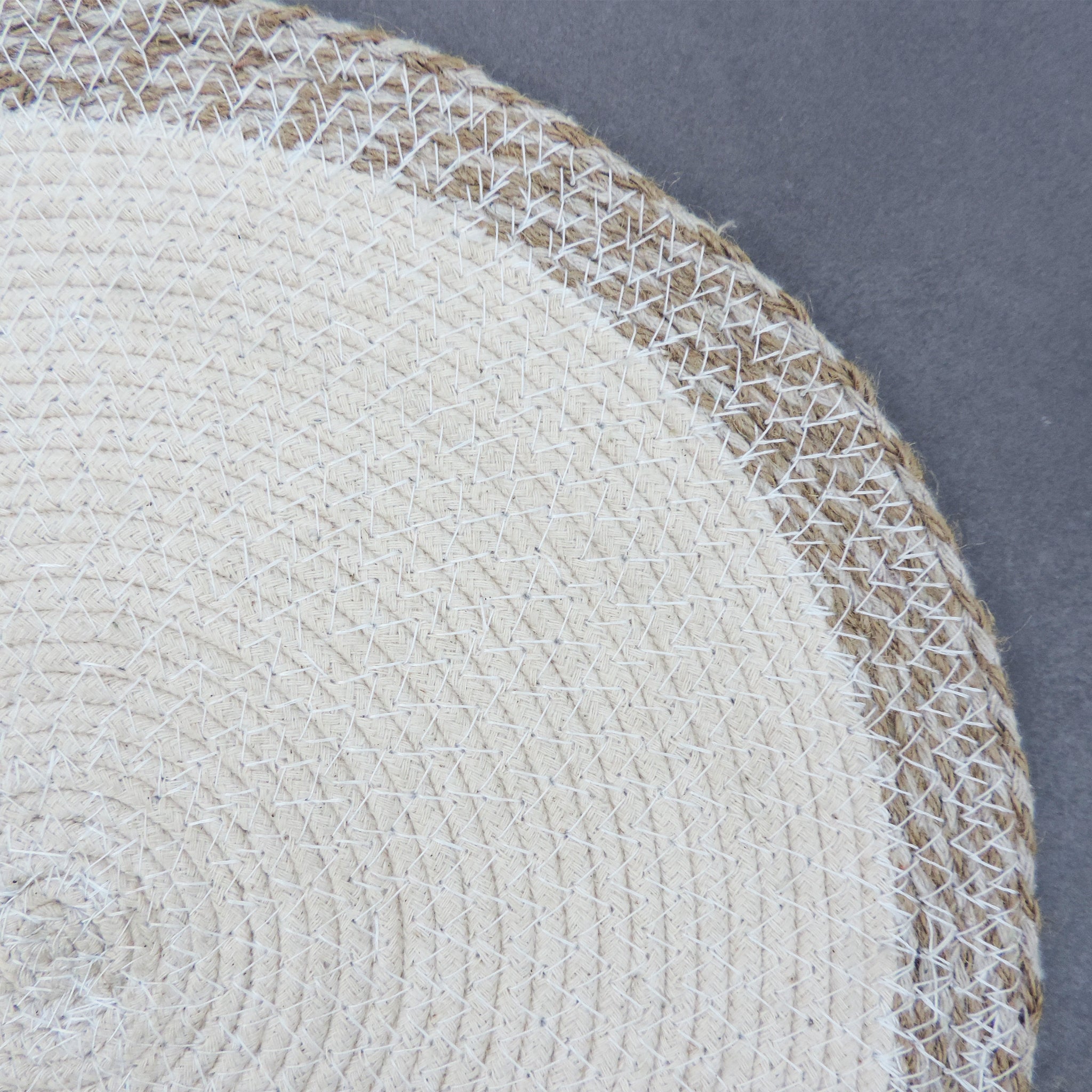 Trunkin' Cream & Natural Jute placemat set of 4 in basket