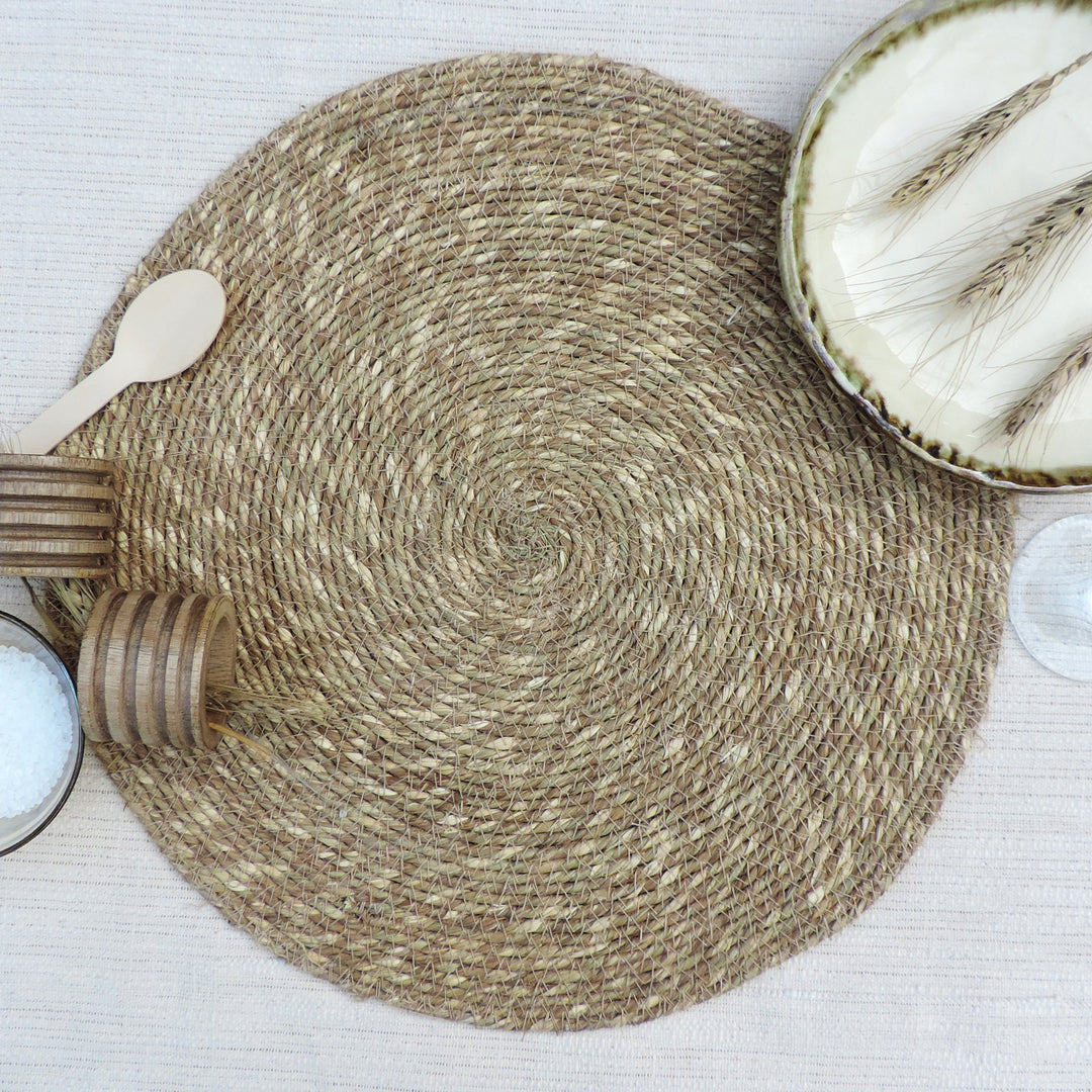 Trunkin' Natural Seagrass placemat set of 4 in basket