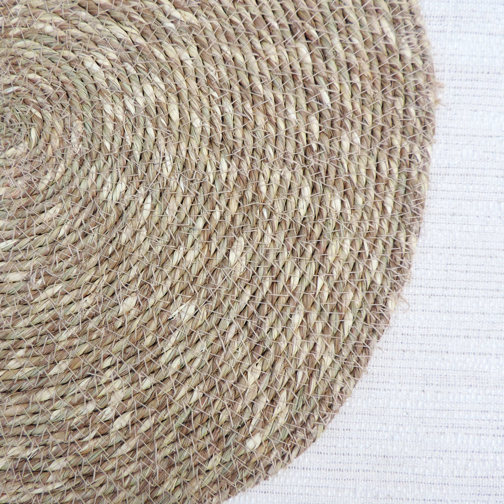 Trunkin' Natural Seagrass placemat set of 4 in basket