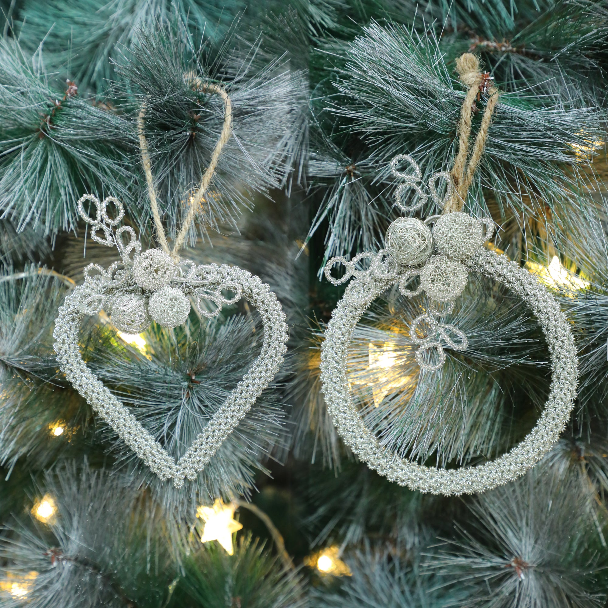 Soul Mates Beaded Holiday Heart & Wreath Hangings / Silver / 4" / Set of 2 - trunkin.in
